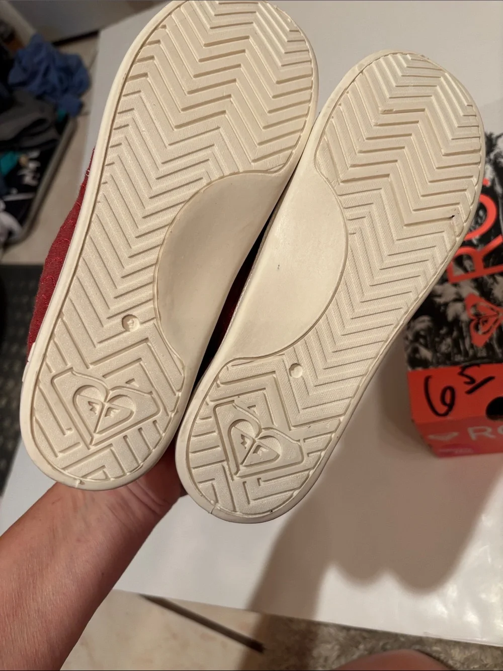 Roxy Surf Red Canvas Low-Top Sneakers with White Laces squish 6.5 bayshore